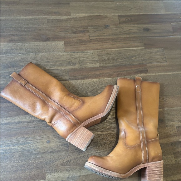Chic Tan Heeled Boots - Picture 7 of 7
